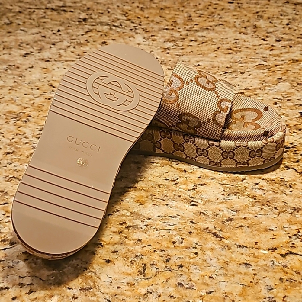 Fashion Sandals - Picture 3 of 6